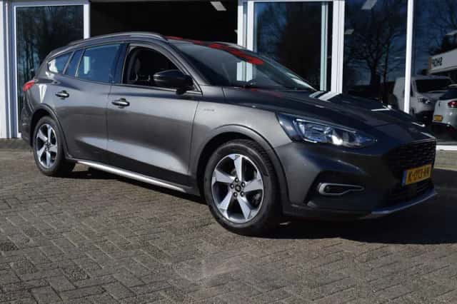 Ford Focus (2021) thumbnail 2