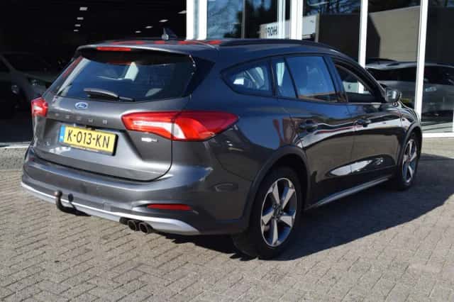 Ford Focus (2021) thumbnail 3