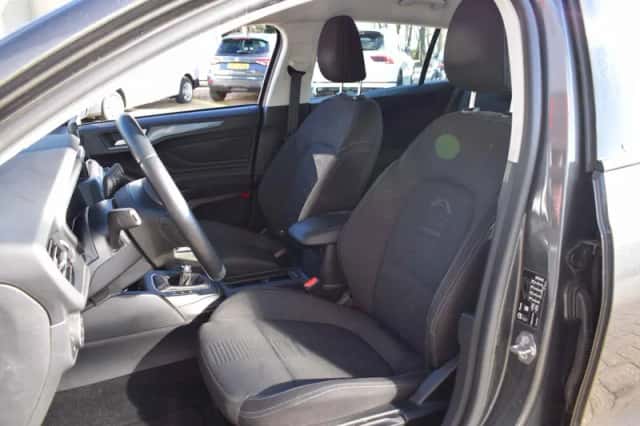 Ford Focus (2021) thumbnail 5