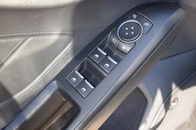 Ford Focus (2021) thumbnail 6