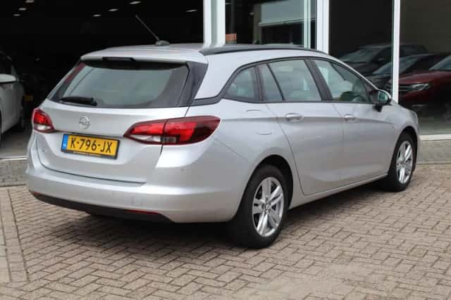 Opel Astra (2021) thumbnail 3