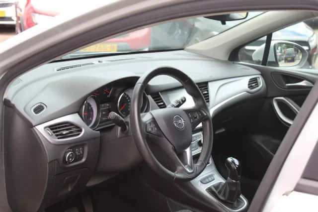 Opel Astra (2021) thumbnail 4