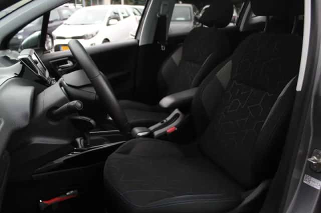 Peugeot 2008 (2019) thumbnail 5