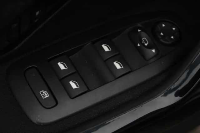 Peugeot 2008 (2019) thumbnail 6