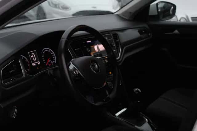 Volkswagen T-Roc (2019) thumbnail 4