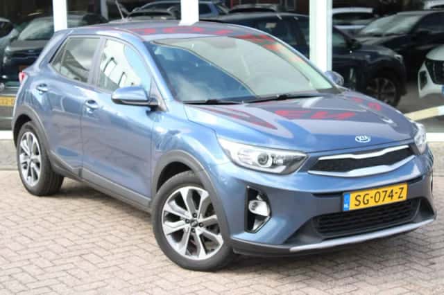 Kia Stonic (2018) thumbnail 2