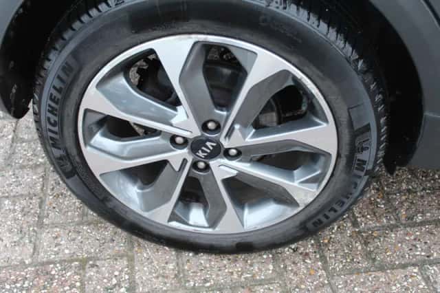 Kia Stonic (2018) thumbnail 6