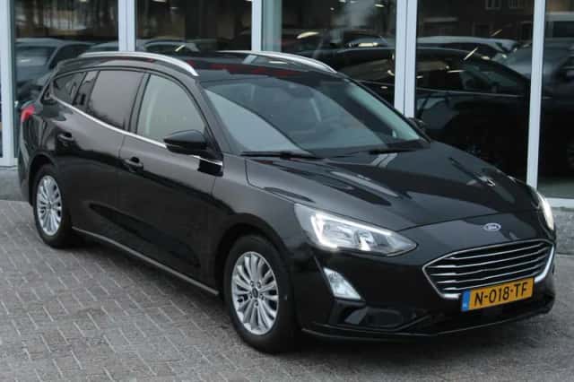 Ford Focus (2022) thumbnail 2