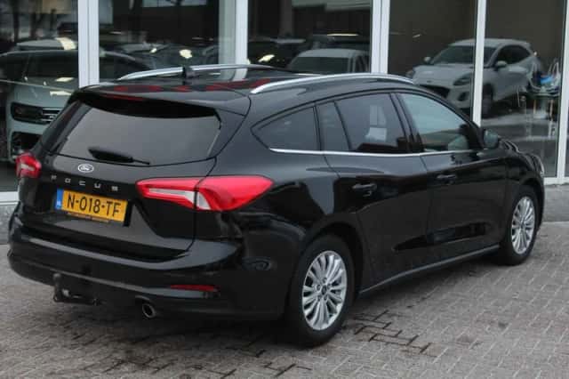 Ford Focus (2022) thumbnail 3