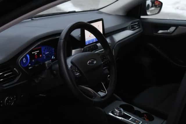 Ford Focus (2022) thumbnail 4