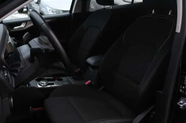 Ford Focus (2022) thumbnail 5