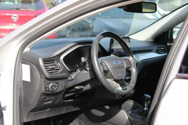 Ford Focus (2021) thumbnail 5