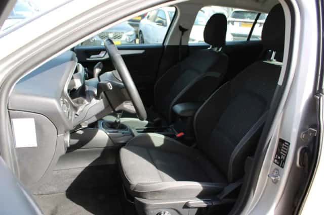 Ford Focus (2021) thumbnail 6