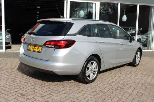 Opel Astra (2021) thumbnail 3