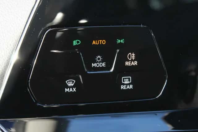 Volkswagen Golf (2022) thumbnail 6