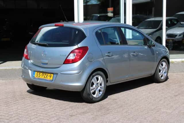 Opel Corsa (2011) thumbnail 3