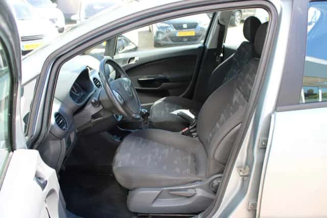 Opel Corsa (2011) thumbnail 5