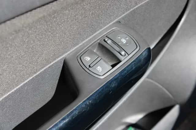Opel Corsa (2011) thumbnail 6