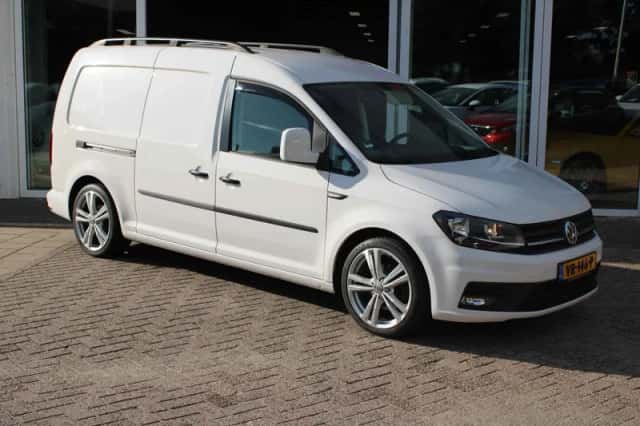 Volkswagen Caddy (2015) thumbnail 2