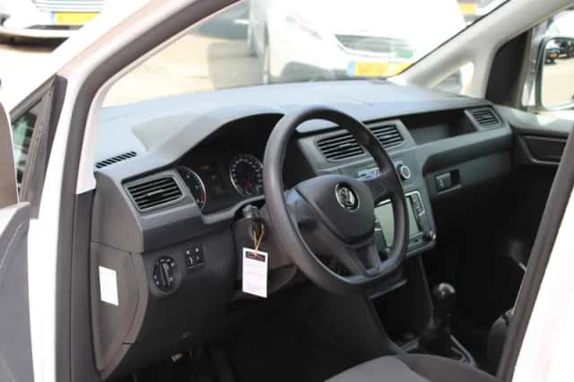 Volkswagen Caddy (2015) thumbnail 4