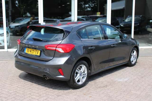 Ford Focus (2022) thumbnail 3