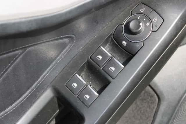 Ford Focus (2022) thumbnail 6