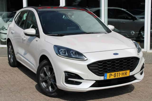 Ford Kuga (2022) thumbnail 2