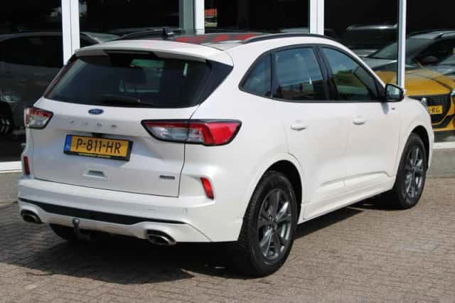 Ford Kuga (2022) thumbnail 3