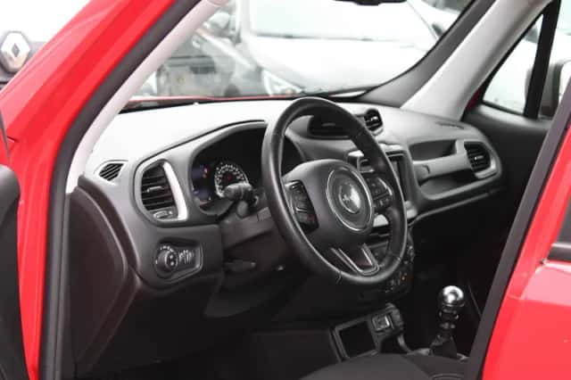 Jeep Renegade (2021) thumbnail 5