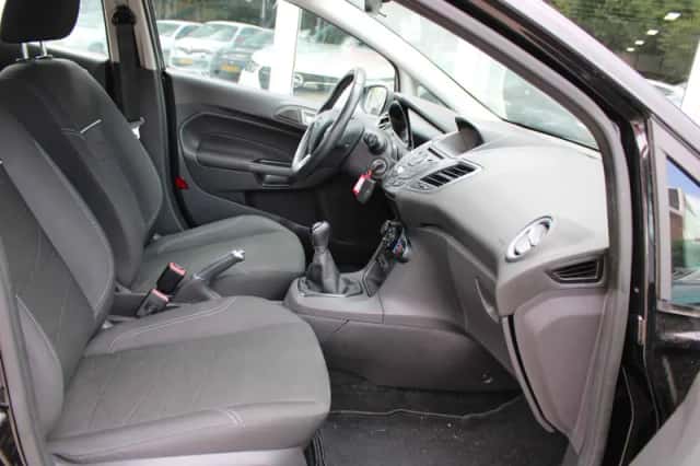 Ford Fiesta (2016) thumbnail 4