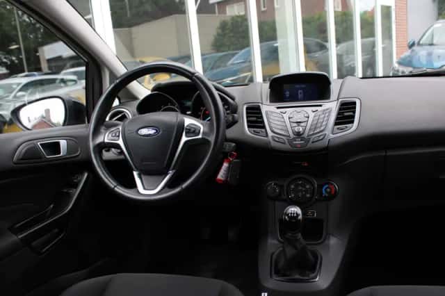 Ford Fiesta (2016) thumbnail 6