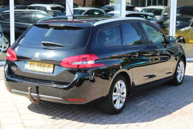 Peugeot 308 (2018) thumbnail 3