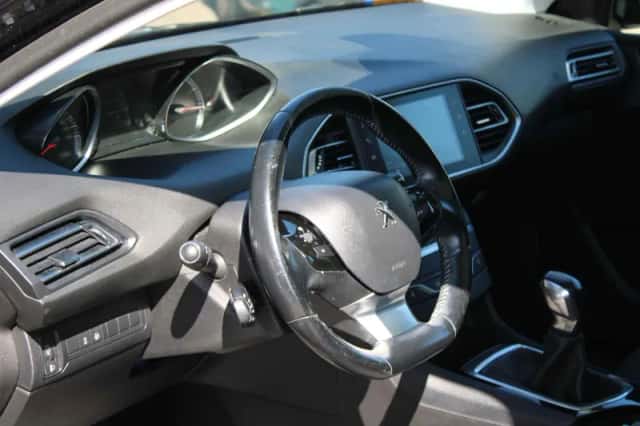 Peugeot 308 (2018) thumbnail 4