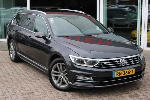Volkswagen Passat (2018) thumbnail 2