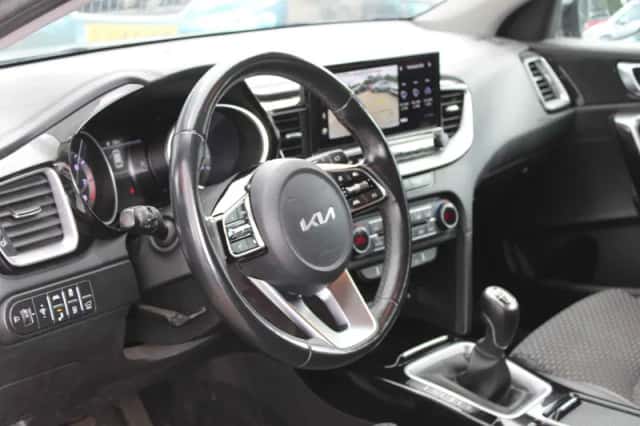 Kia Ceed (2022) thumbnail 4