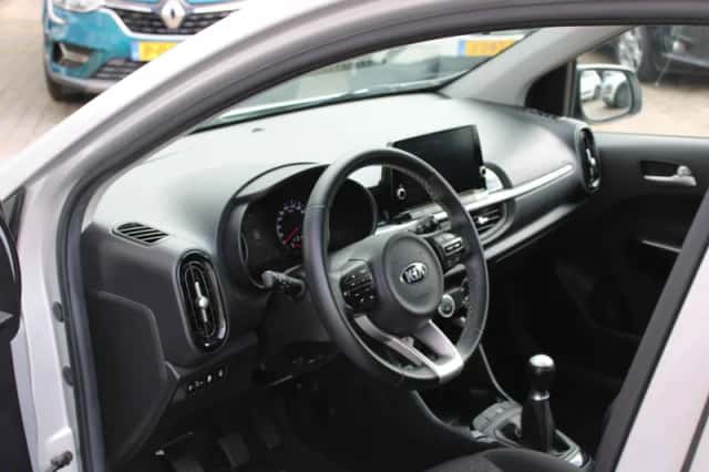 Kia Picanto (2021) thumbnail 4