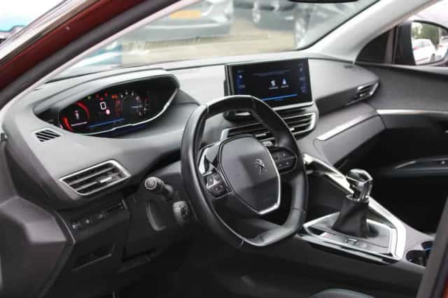 Peugeot 5008 (2021) thumbnail 4