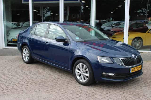 Škoda Octavia (2017) thumbnail 2