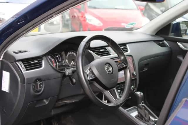 Škoda Octavia (2017) thumbnail 4