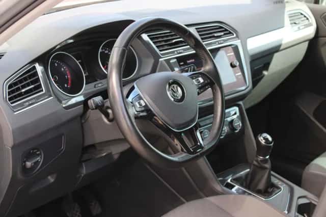Volkswagen Tiguan (2020) thumbnail 2