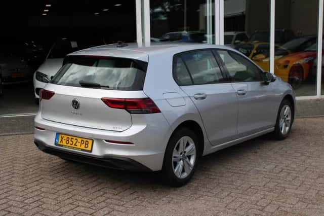 Volkswagen Golf (2024) thumbnail 3