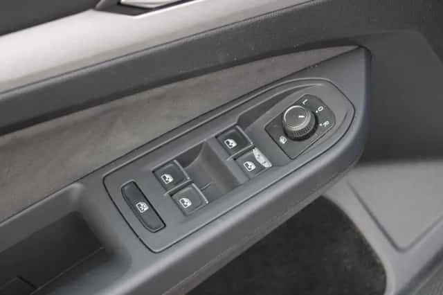 Volkswagen Golf (2024) thumbnail 6