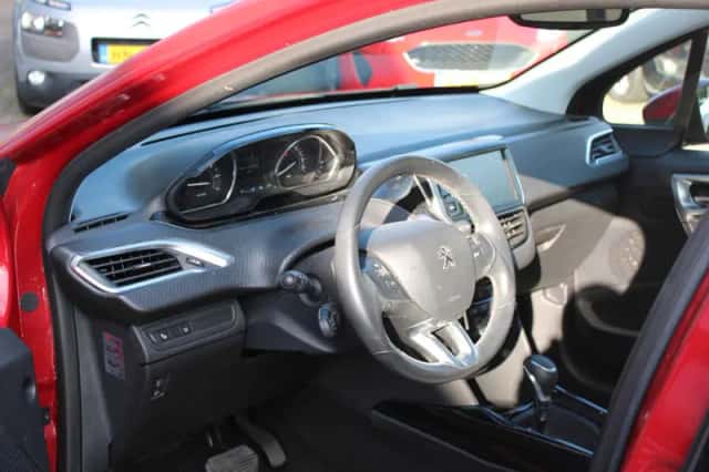 Peugeot 2008 (2018) thumbnail 4