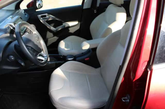 Peugeot 2008 (2018) thumbnail 5