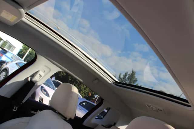 Peugeot 2008 (2018) thumbnail 6