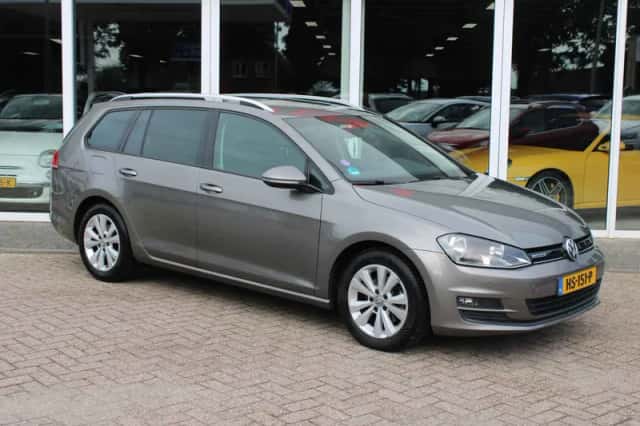 Volkswagen Golf (2015) thumbnail 2