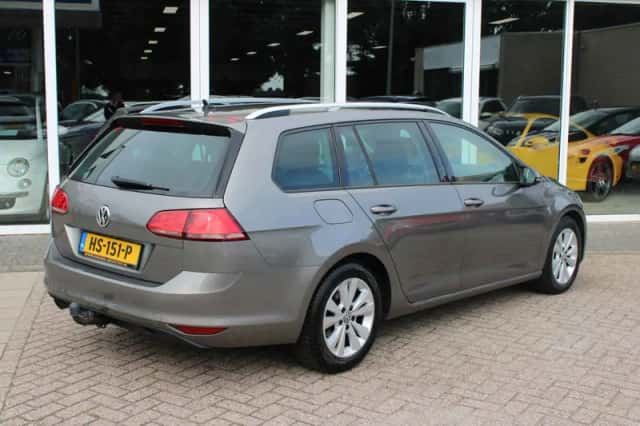 Volkswagen Golf (2015) thumbnail 3