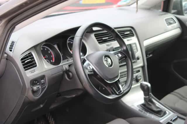 Volkswagen Golf (2015) thumbnail 4