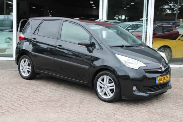 Toyota Verso S (2011) thumbnail 2