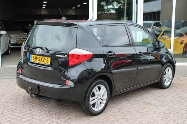 Toyota Verso S (2011) thumbnail 3